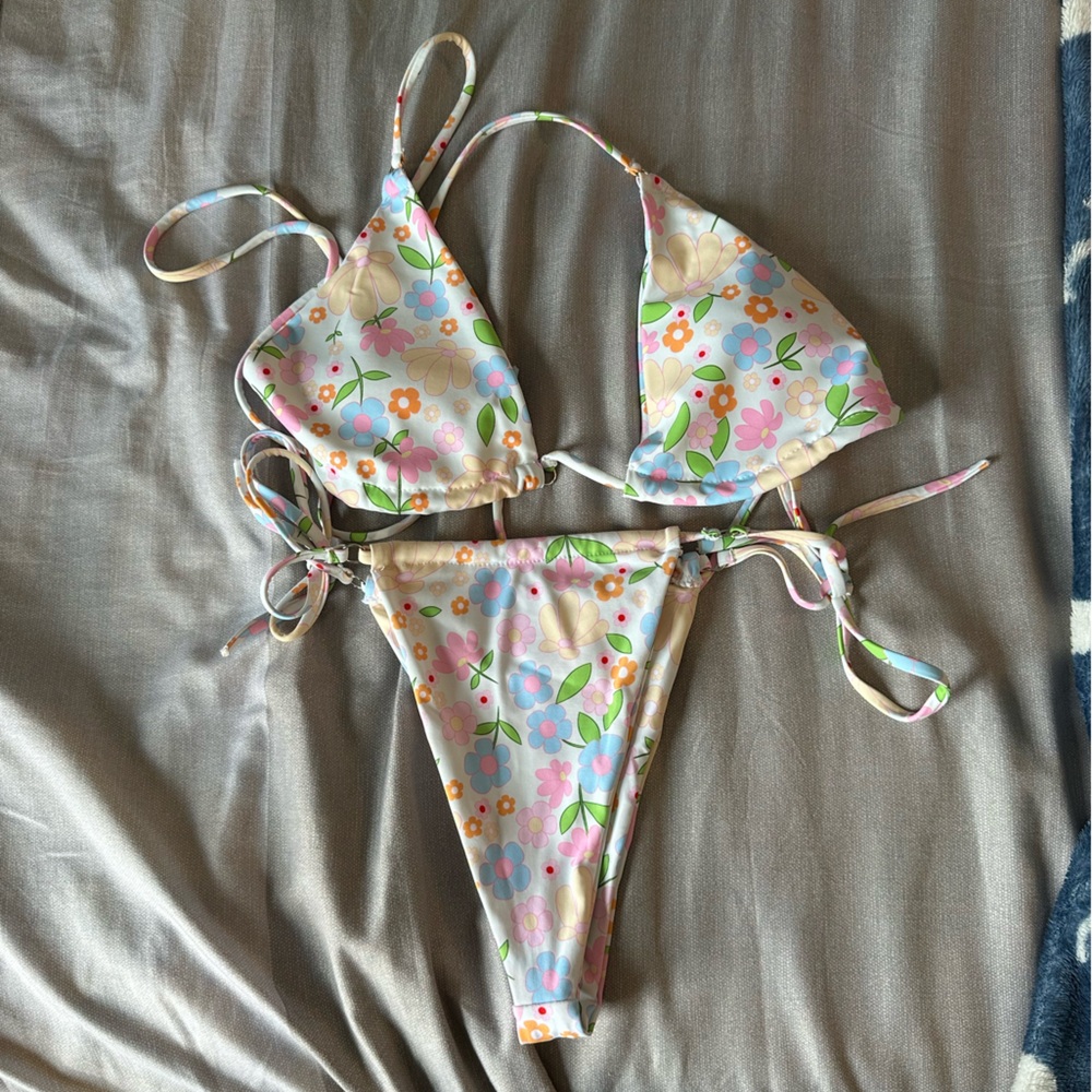Boutique string bikini